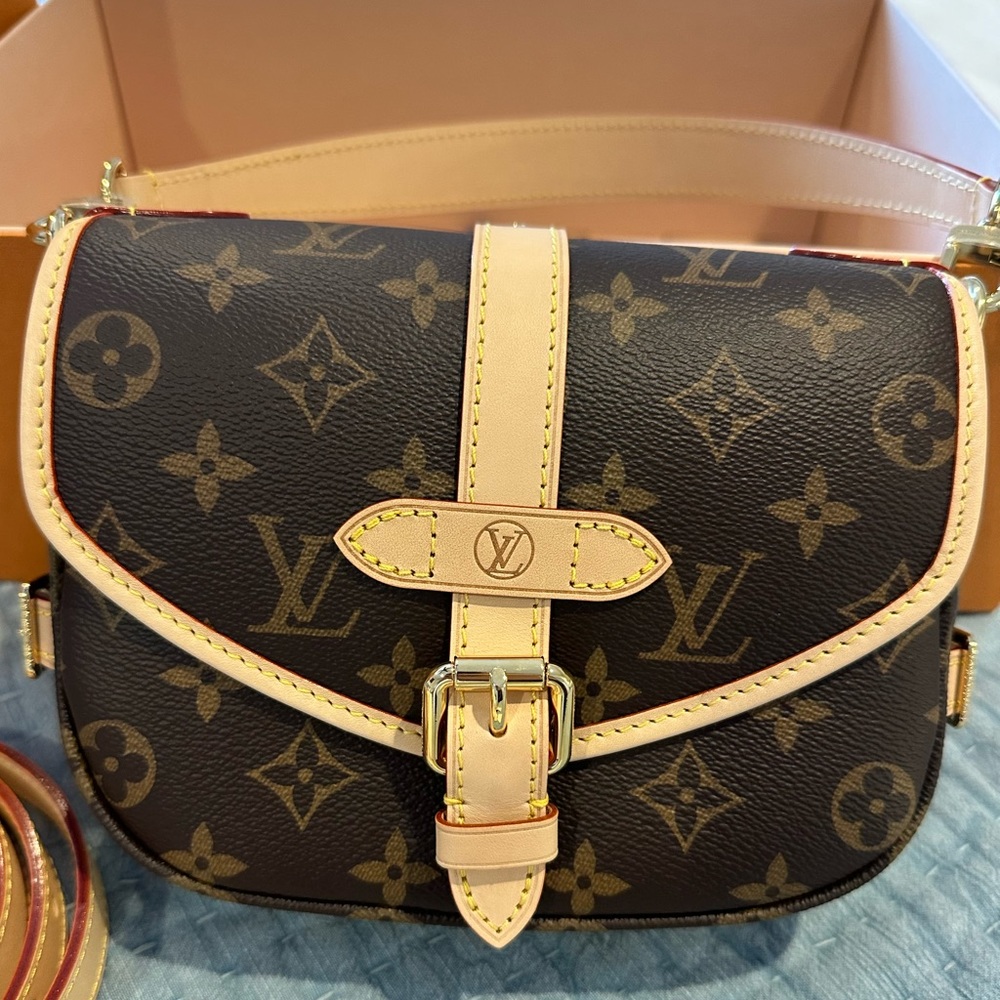 Never worn Louis Vuitton bag